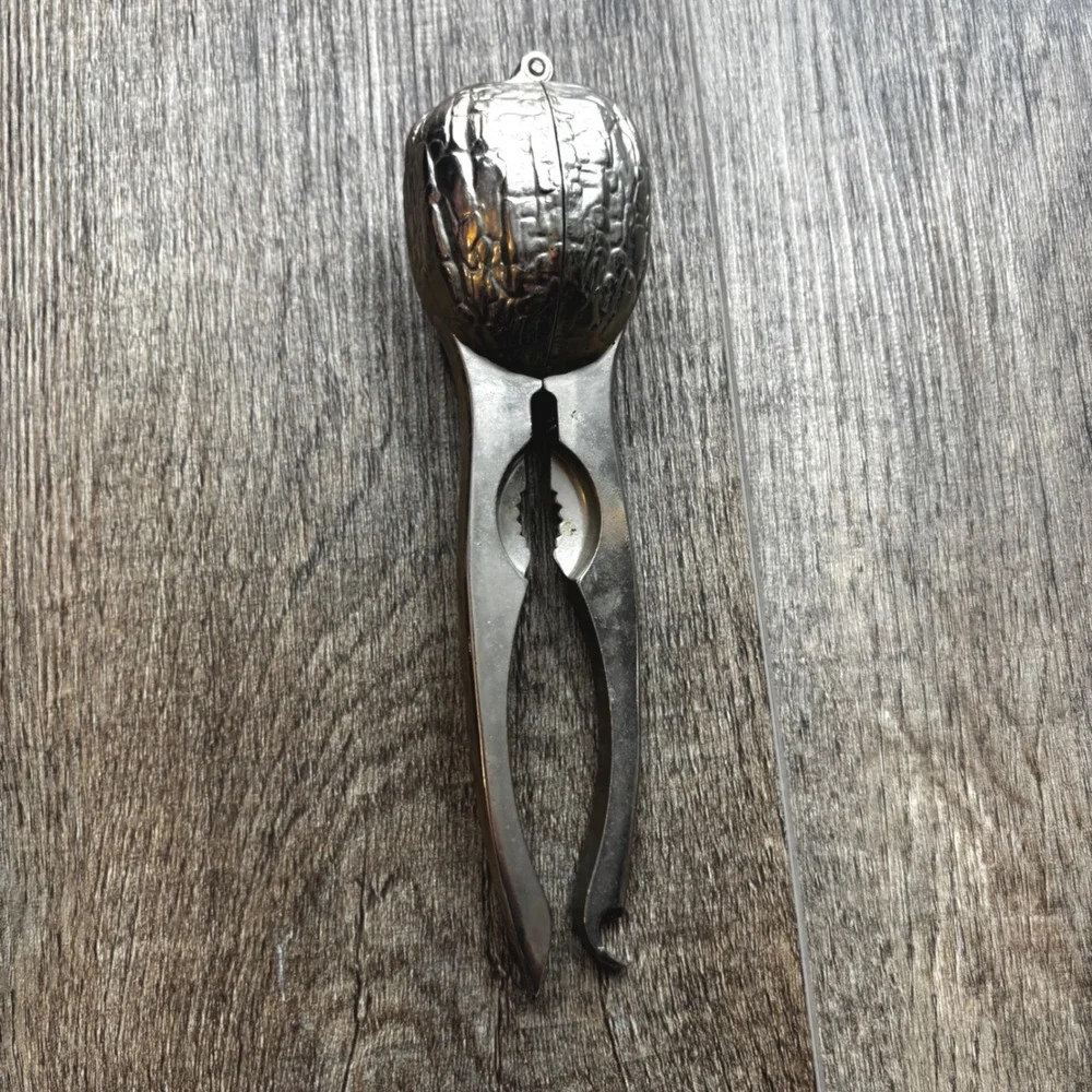 Vintage Walnut Shaped Silver Metal Nutcracker Heavy Duty Kitchen‎ Tool 8.5